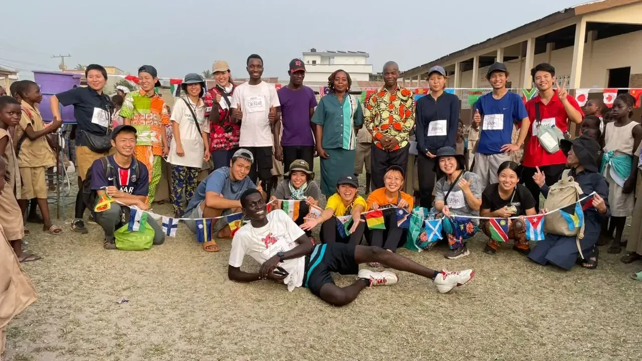 Group photo with flags from around the world.